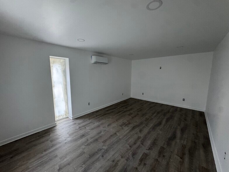 More Photos Of 150 Felt Dr, Roebuck Service For Lease