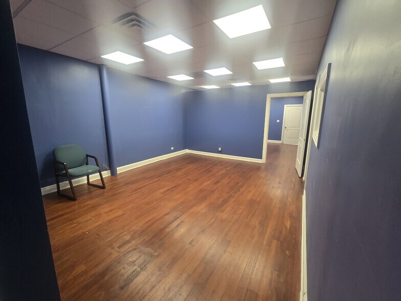 More Photos Of 6284-6288 N Cicero Ave, Chicago Office For Lease