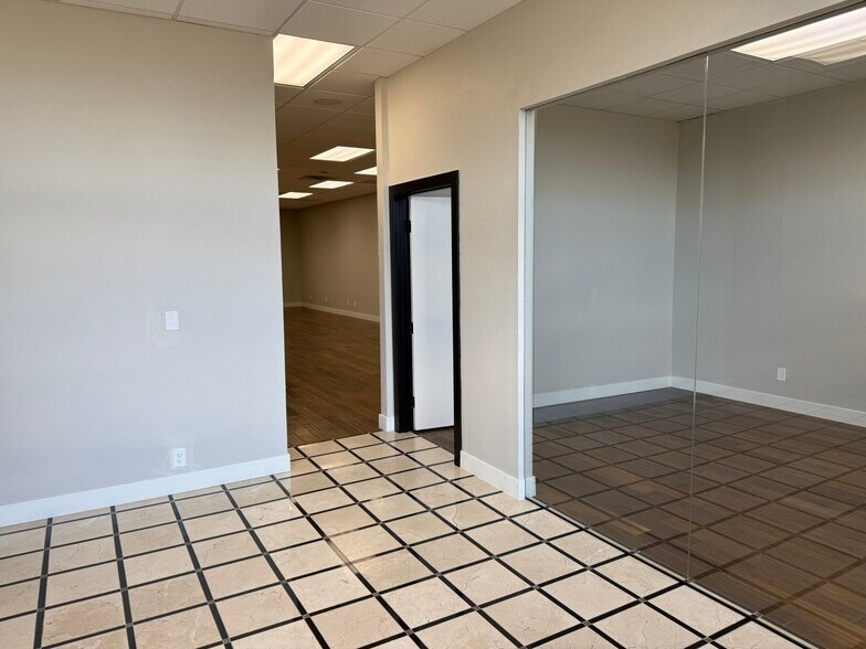 More Photos Of 7655 E Redfield Rd, Scottsdale Light Distribution For Lease