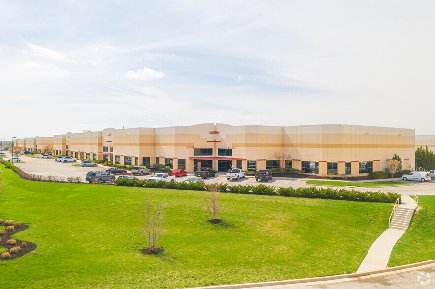 More Photos Of 10902-10918 Strang Line Rd, Lenexa Light Manufacturing For Lease
