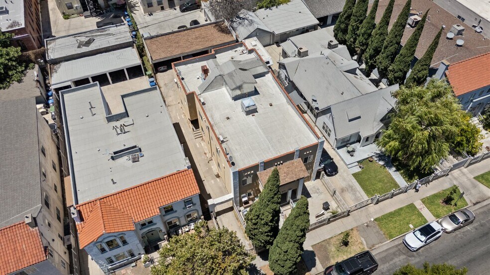 More Photos Of 737 N Ridgewood Pl, Los Angeles Apartments For Sale