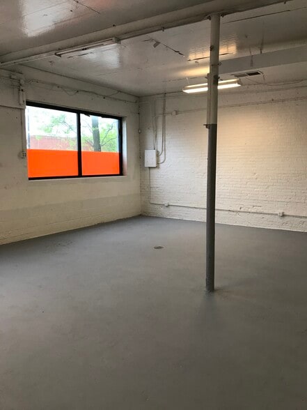 More Photos Of 4616 W Fullerton Ave, Chicago Light Manufacturing For Sale