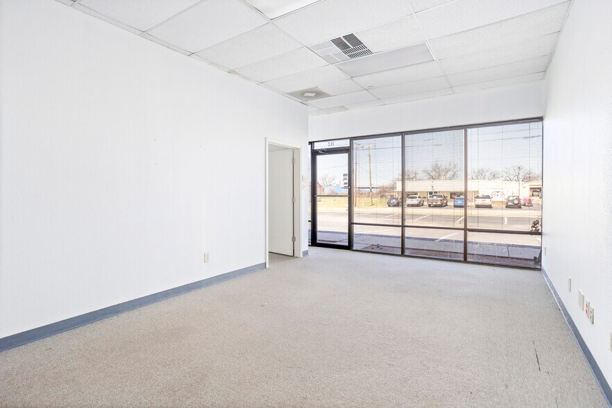 More Photos Of 1540 Southtown Dr, Granbury Storefront Retail Office For Lease