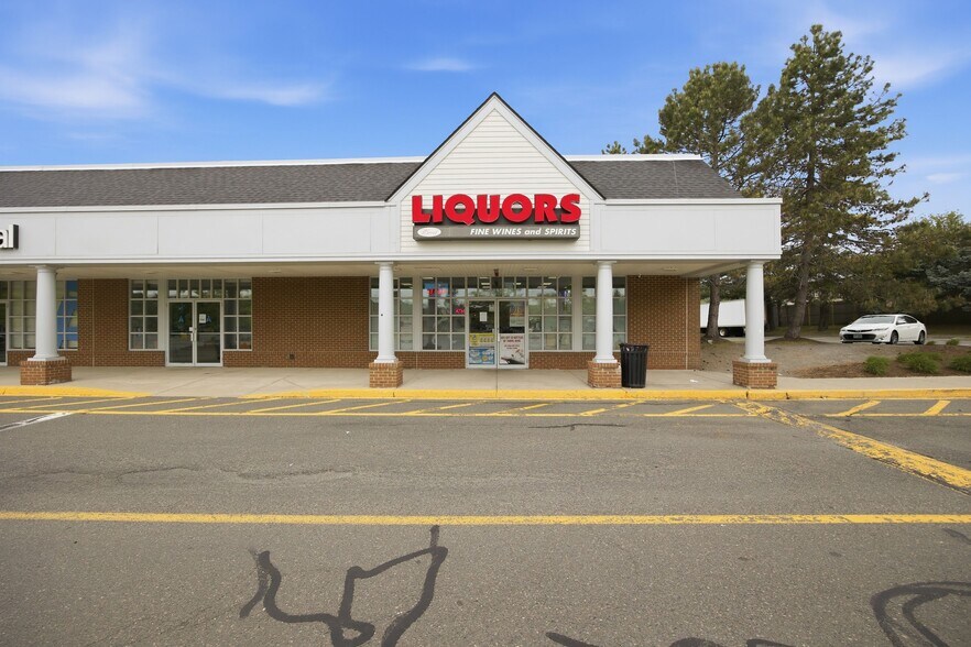 More Photos Of 2 Elm St, Woburn Freestanding For Lease