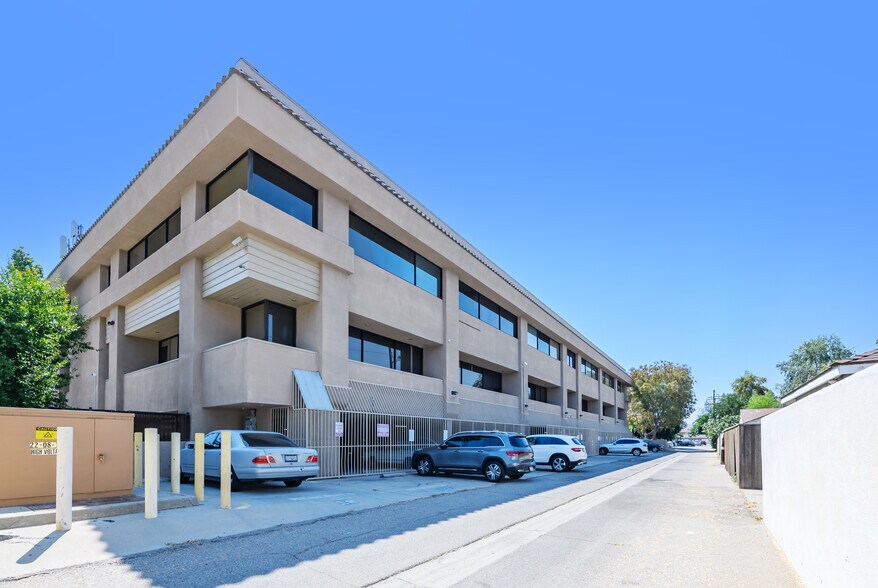 More Photos Of 7301 Topanga Canyon Blvd, Canoga Park Office For Lease
