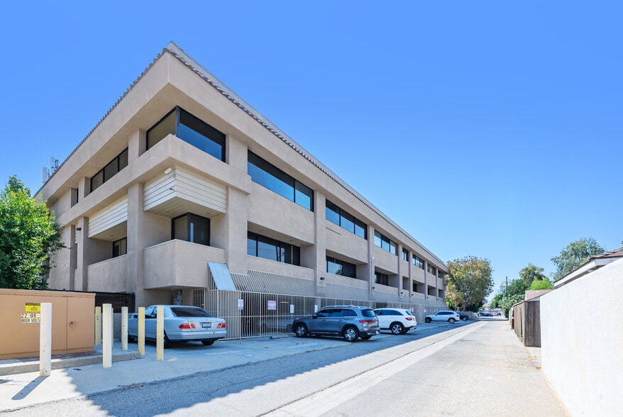 More Photos Of 7301 Topanga Canyon Blvd, Canoga Park Office For Lease