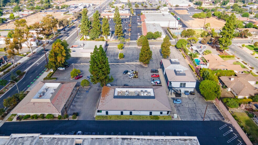 More Photos Of 985-987 W Foothill Blvd, Claremont Unknown For Lease