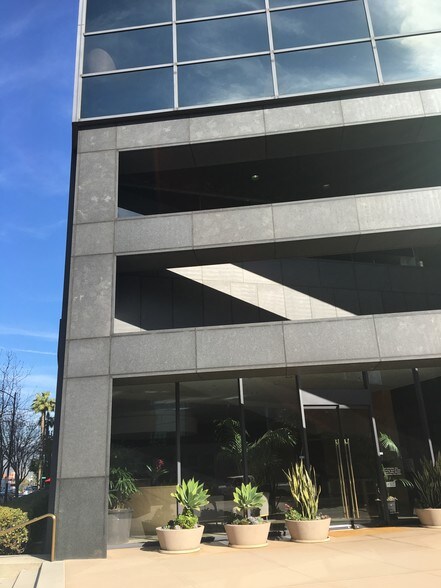 More Photos Of 4000 W Alameda Ave, Burbank Office For Lease