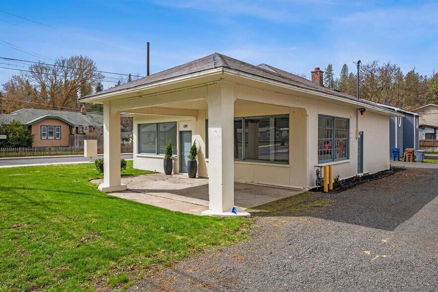 Primary Photo Of 1126 S Coeur d'Alene St, Spokane General Retail For Sale