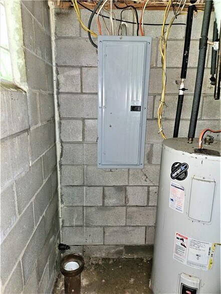 More Photos Of 6081 William Penn Hwy, Export Office For Sale