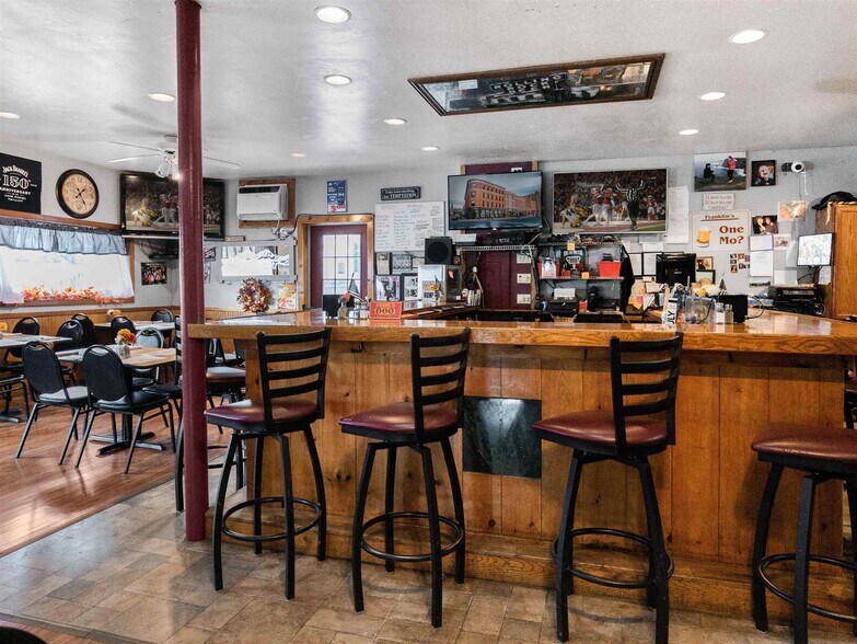 More Photos Of 25 North St, Proctor Restaurant For Sale