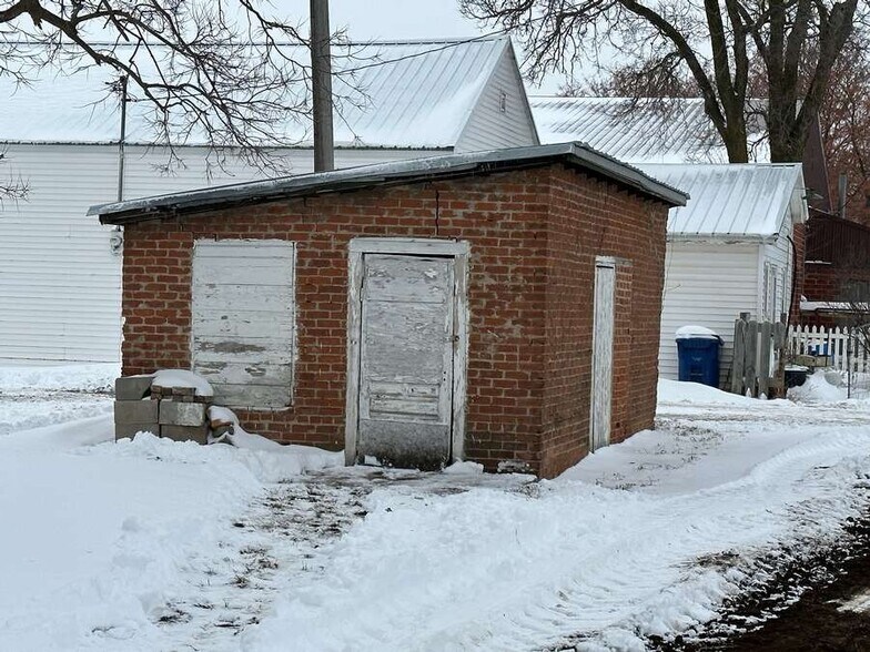 More Photos Of 205 N Fourth St, Lynch Storefront Retail Residential For Sale