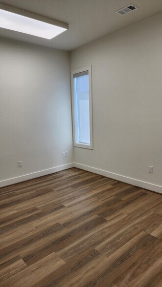 More Photos Of 16702 House Hahl Rd, Cypress Medical For Lease
