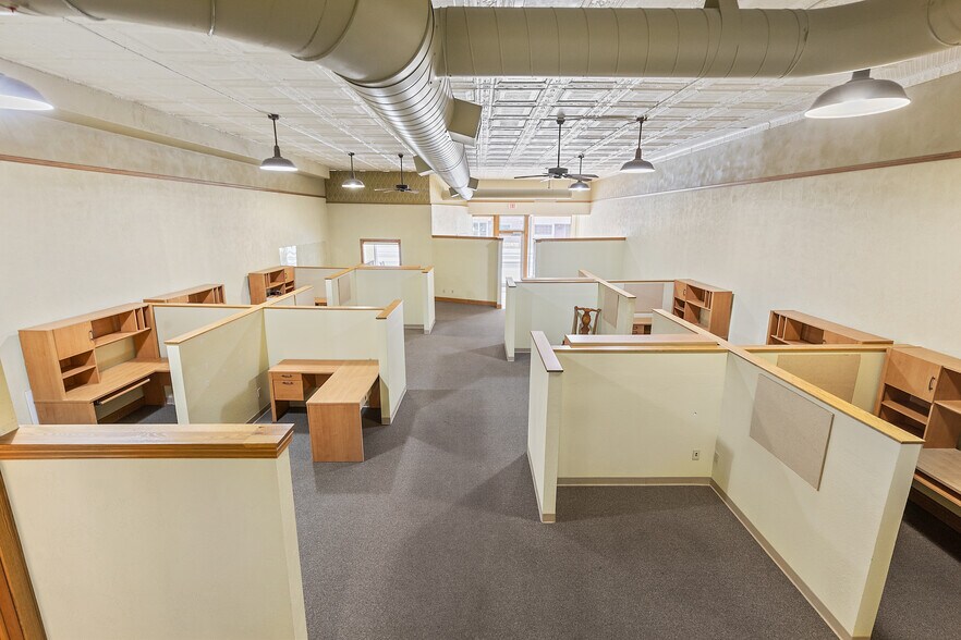More Photos Of 111 W North Water St, New London Office For Lease