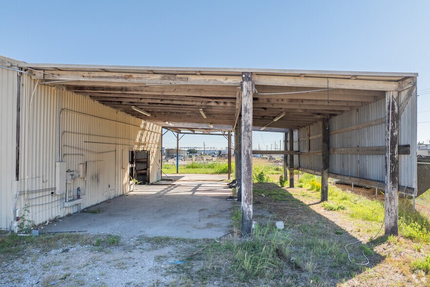 More Photos Of 4901 Shank Rd, Pearland Warehouse For Sale