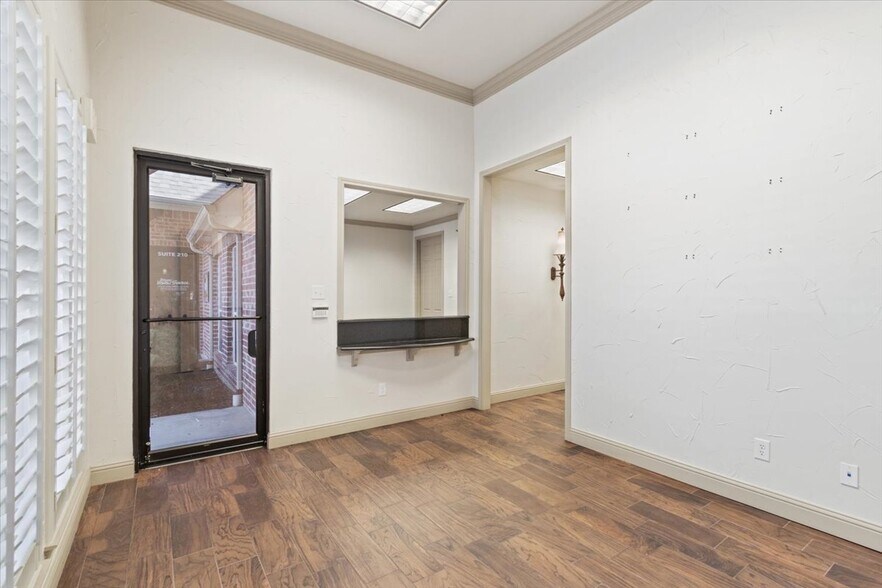 More Photos Of 1000 State Highway 6, Woodway Medical For Lease