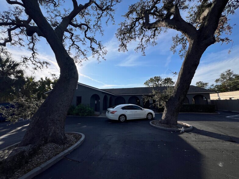 More Photos Of 11520 Oakhurst Rd, Largo Medical For Lease
