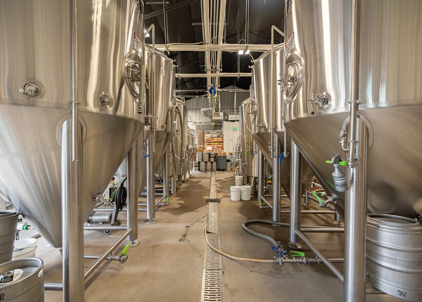 More Photos Of 2480-2490 N Powers Blvd, Colorado Springs Warehouse For Sale