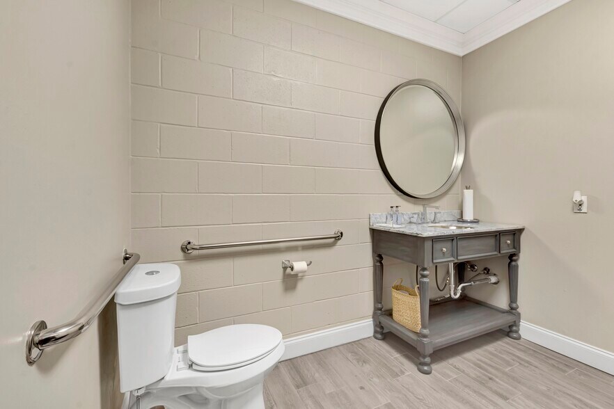 More Photos Of 8602 Spencer Hwy, La Porte Medical For Lease