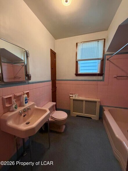 More Photos Of 71 N Kennedy St, Mcadoo Office For Sale