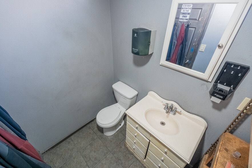 More Photos Of 16529 Lakewood Blvd, Bellflower Auto Repair For Sale