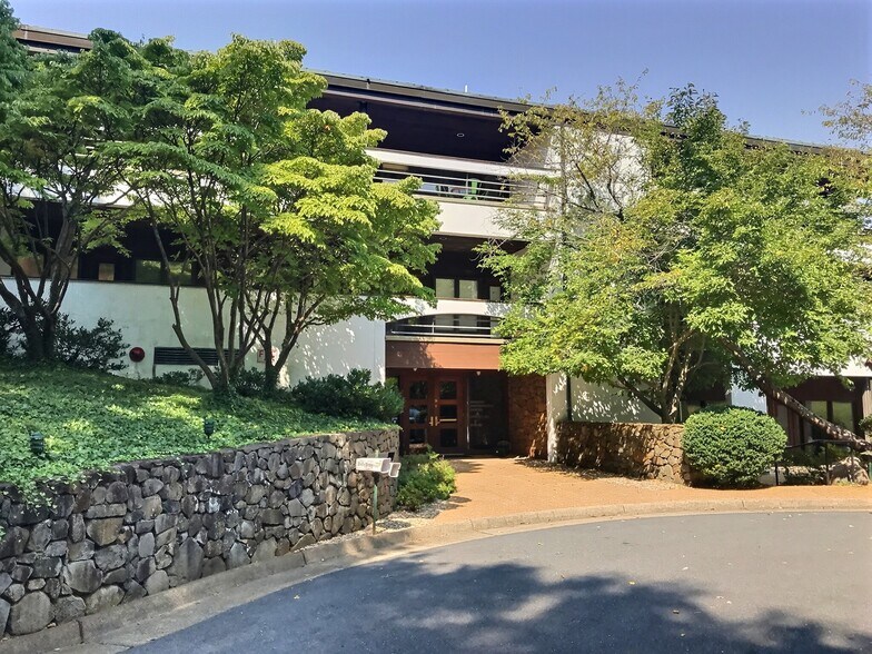 Primary Photo Of 2421 Ivy Rd, Charlottesville Office For Lease