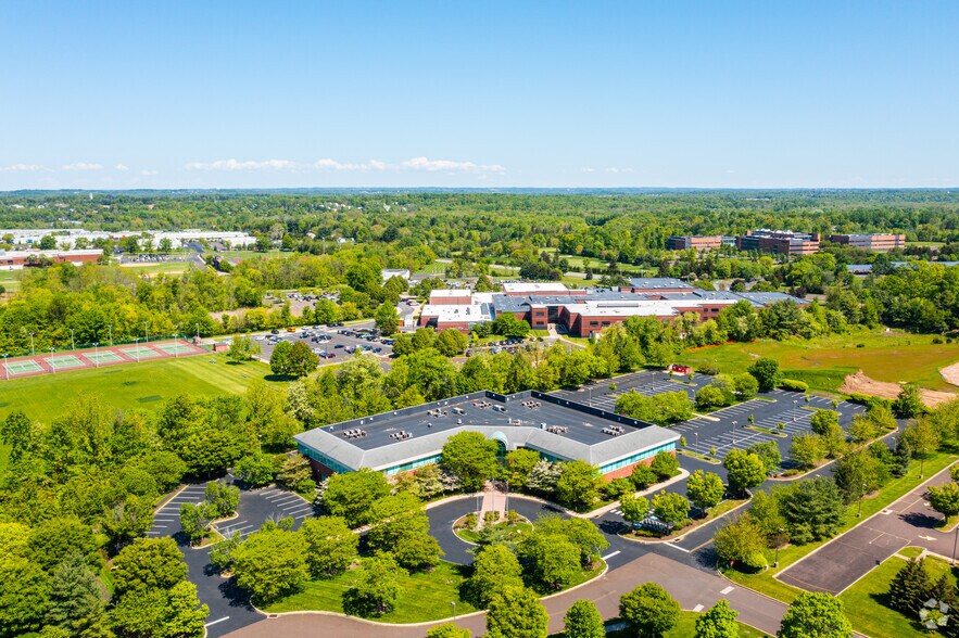 More Photos Of 800 Enterprise Dr, Horsham Township Office For Lease