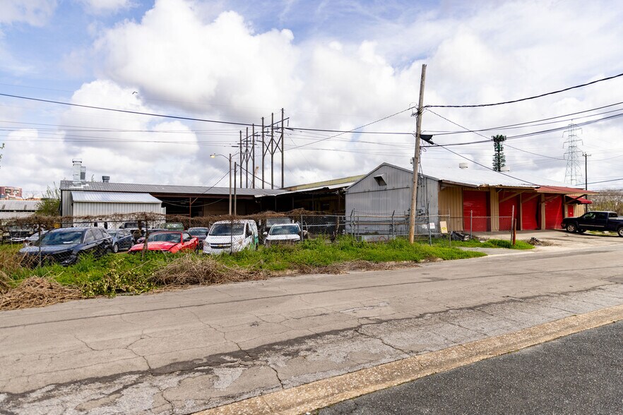 More Photos Of 1320 Lake Bradford Rd, Tallahassee Service For Sale