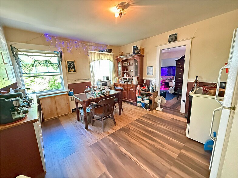 More Photos Of 86 Strongs Ave, Rutland Freestanding For Sale