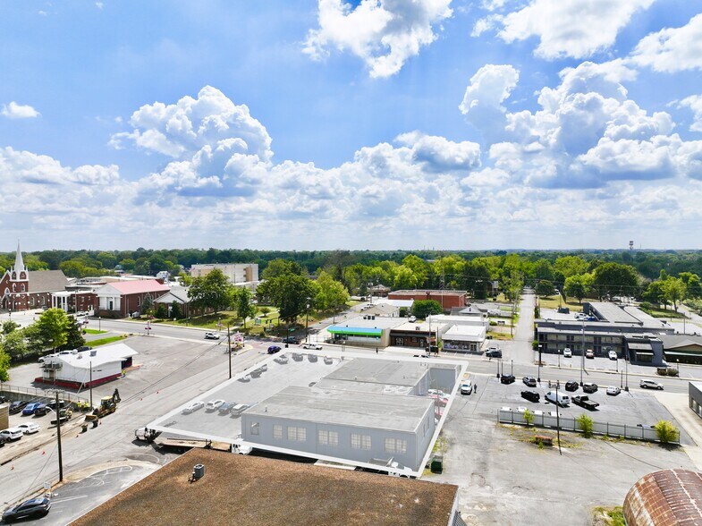 More Photos Of 214 W Main St, Gallatin Auto Dealership For Lease