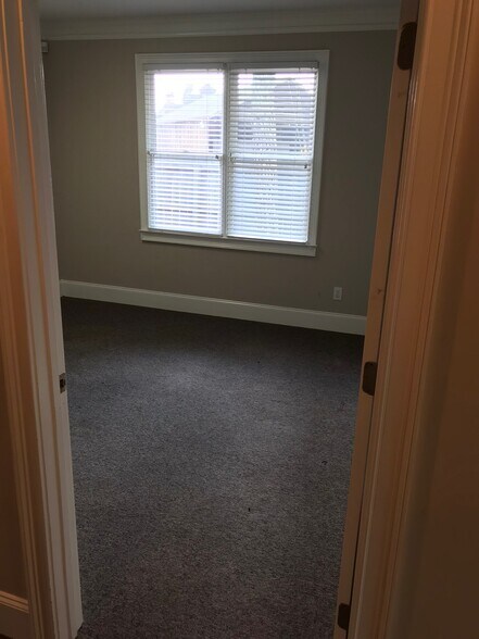 More Photos Of 11675 Century Dr, Alpharetta Office Residential For Lease