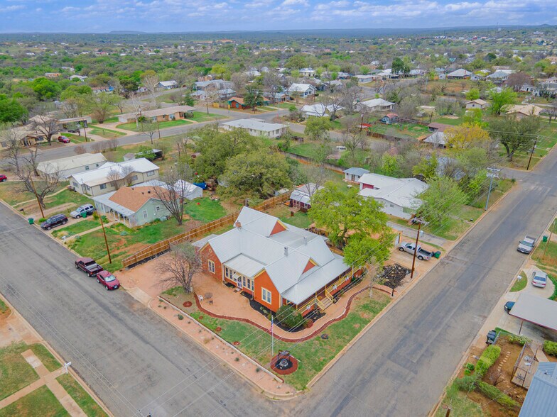 More Photos Of 1307 Wright St, Llano Freestanding For Sale