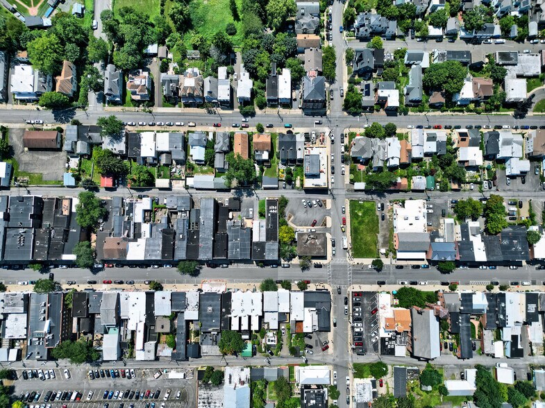 More Photos Of 511 Warren St, Hudson Storefront Retail Residential For Sale