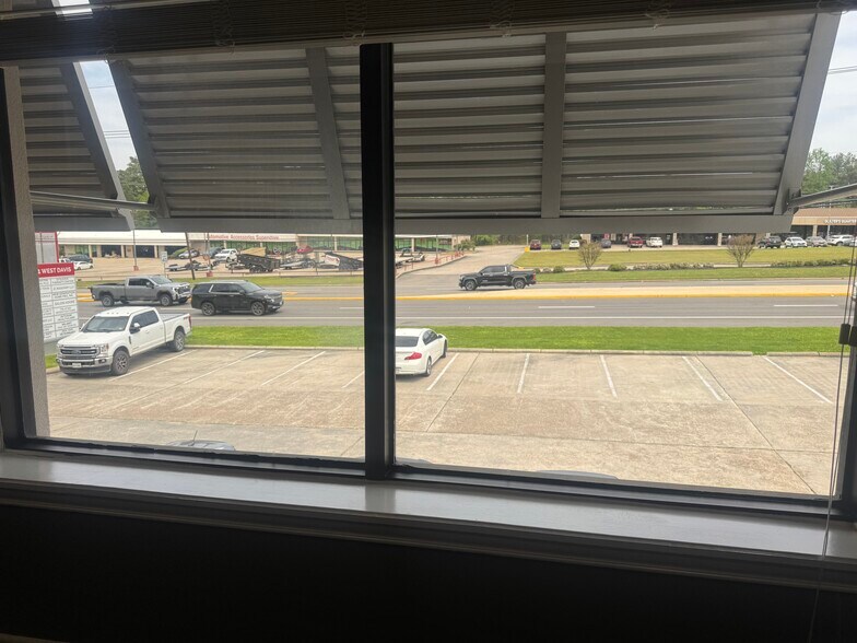 More Photos Of 3421 W Davis St, Conroe Medical For Lease