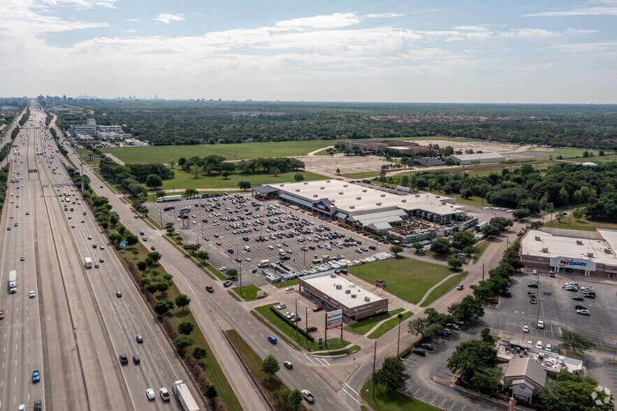 More Photos Of 19859 Katy Fwy, Houston Freestanding For Lease