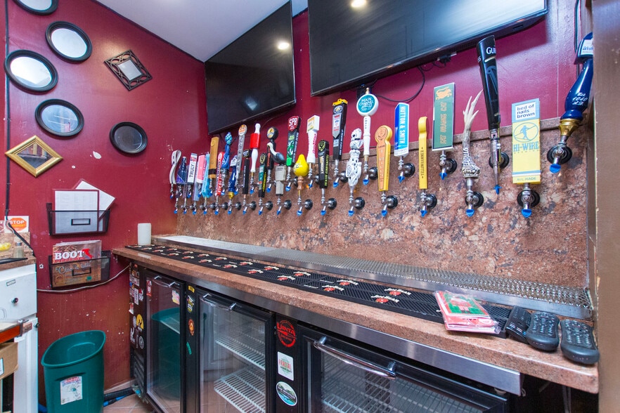 More Photos Of 11505 S Memorial Pky, Huntsville Storefront For Lease