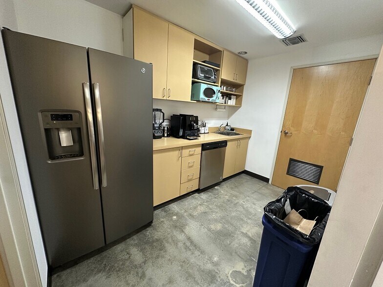 More Photos Of 5301 Rosewood Ave, Los Angeles Office For Lease