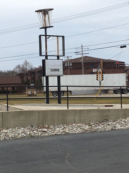 More Photos Of 800 W Walnut St, Watseka Fast Food For Lease