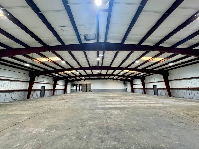More Photos Of 4321 S Chestnut Ave, Fresno Warehouse For Lease