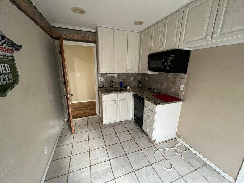 More Photos Of 14716 S Grant St, Bixby Light Distribution For Lease