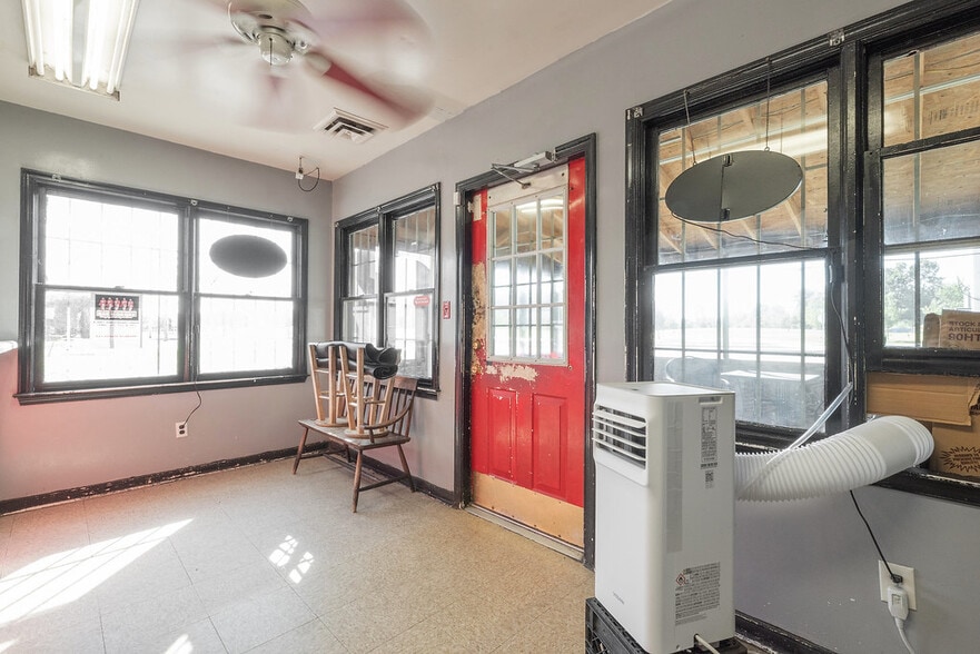 More Photos Of 3608 E River Rd, South Chesterfield Restaurant For Sale