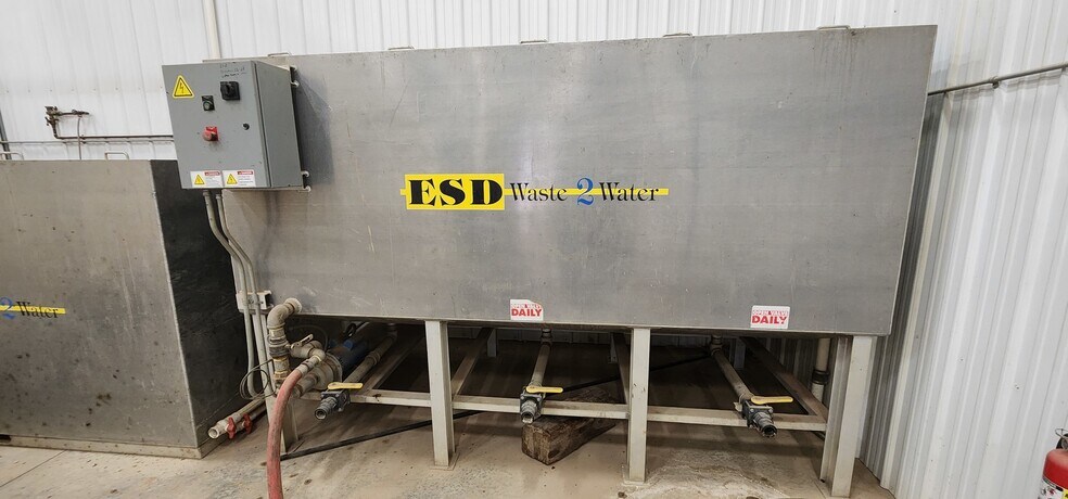 More Photos Of 860 35th Ave E, Dickinson Warehouse For Sale