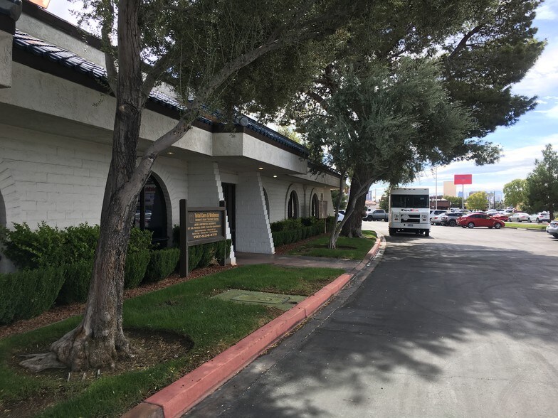 More Photos Of 801 S Rancho Dr, Las Vegas Office For Lease