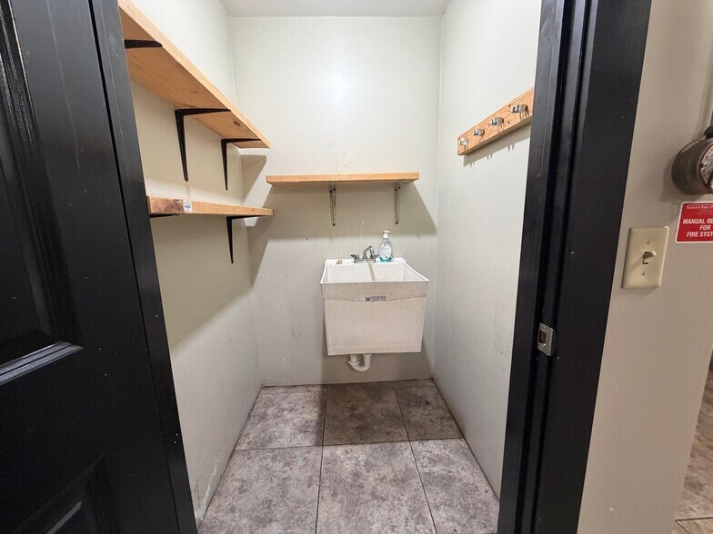 More Photos Of 103 N Fraley St, Kane Restaurant For Sale