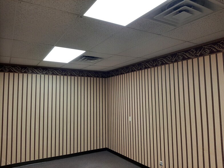 More Photos Of 1437 Main St, Buffalo Office For Lease