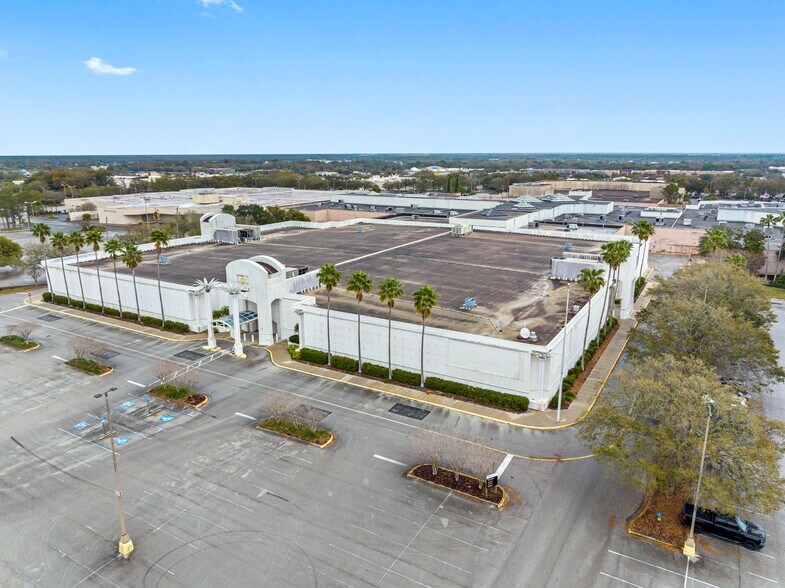 More Photos Of 3520 US Highway 98 N, Lakeland Department Store For Lease