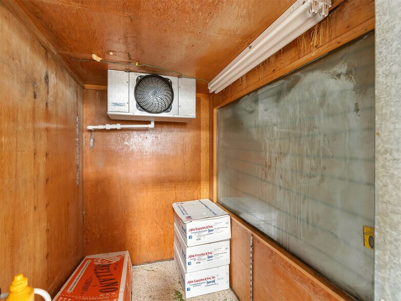 More Photos Of 530 N Mississippi Ave, Ada Freestanding For Sale