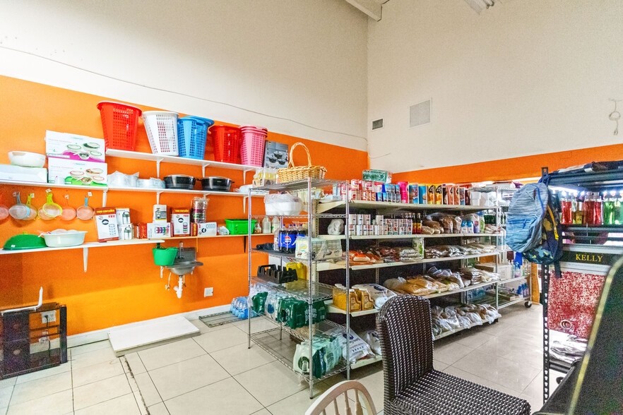 More Photos Of 2025 N Dixie Hwy, Pompano Beach Storefront Retail Office For Sale