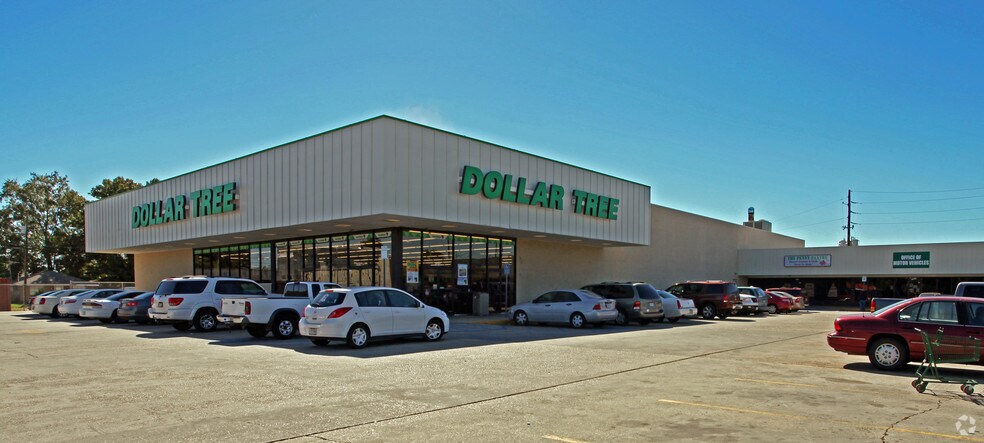 Primary Photo Of 1906-1918 E Judge Perez Dr, Chalmette Unknown For Lease