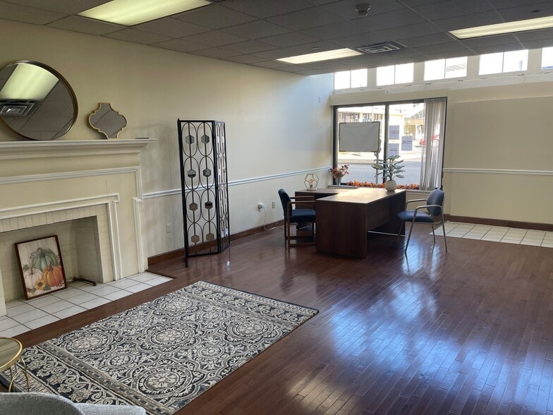 More Photos Of 201-209 W Pike St, Clarksburg Office Residential For Lease